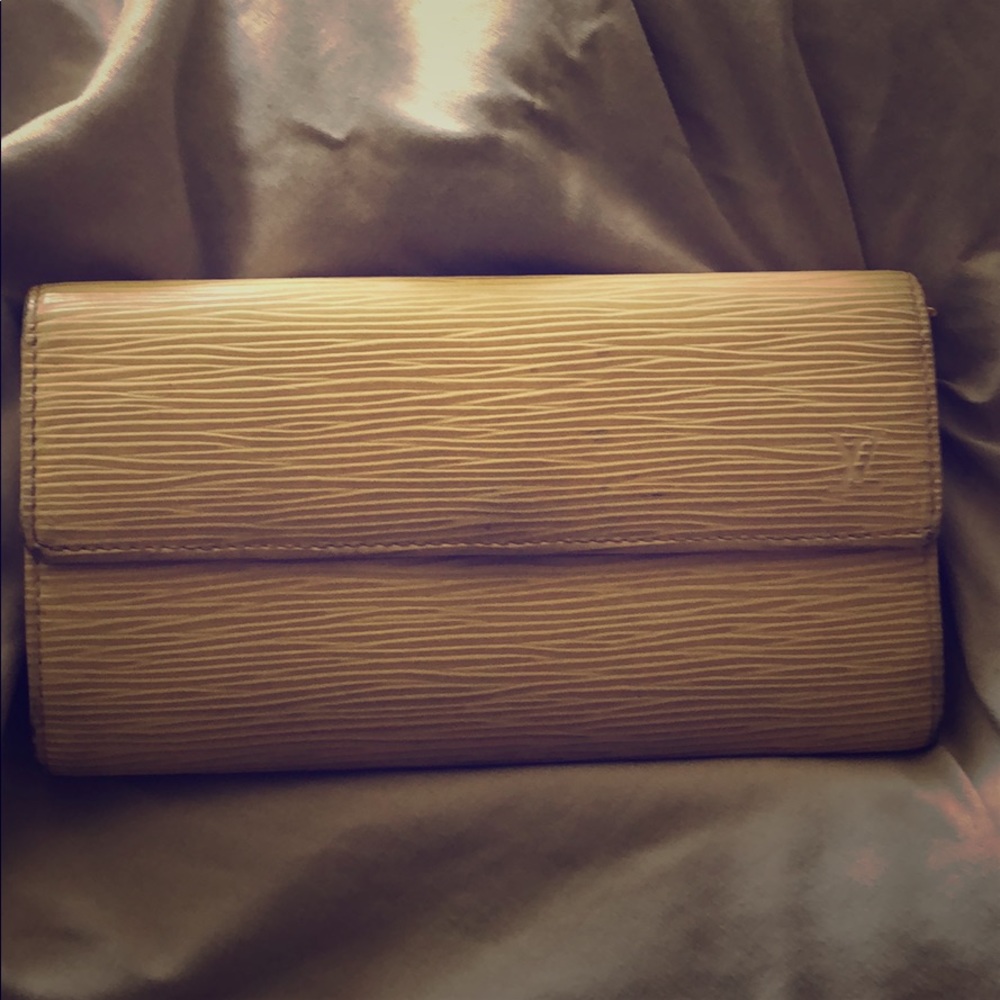 Louis Vuitton epi wallet